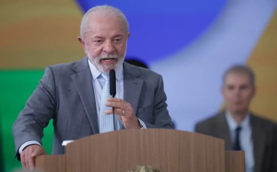 Altair Vilar anuncia antecipação da jornada 40h para 30 mil funcionários CLT da Cartão de Todos