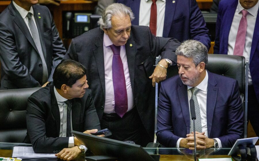 Ministro Dario Durigan anuncia nova regra fiscal em coletiva no Palácio do Planalto