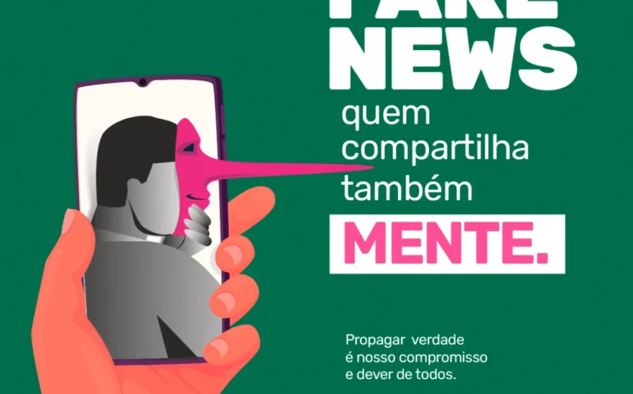 Duas pesquisadoras brasileiras verificando fatos em computador, combatendo fake news com método científico