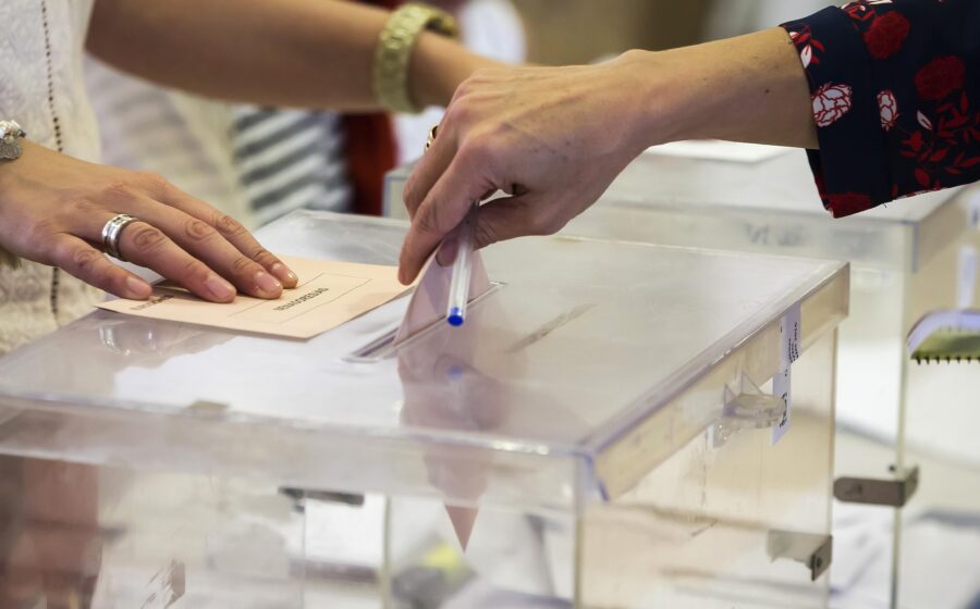Artistas famosos revelam voto nas urnas eletrônicas durante eleição 2026
