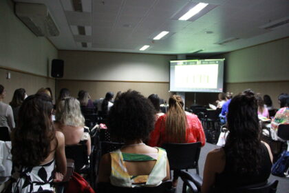 Personagem brasileiro popular em frente ao Conic em Brasília no Dia Mundial da Alimentação da ONU