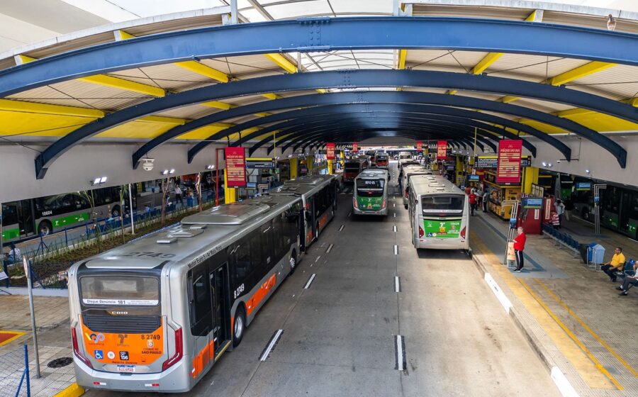 Mapa das novas rotas de 10 linhas de ônibus na Estação da Lapa durante obras na plataforma F