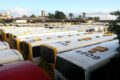 Fileira de ônibus municipais estacionados em garagem de Salvador durante eleições 2026