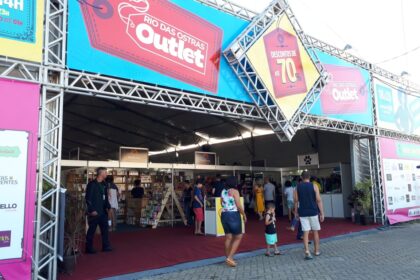 Fachada do Rio das Ostras Outlet 21ª edição entre supermercados Extra e SuperBom no Jardim Campomar