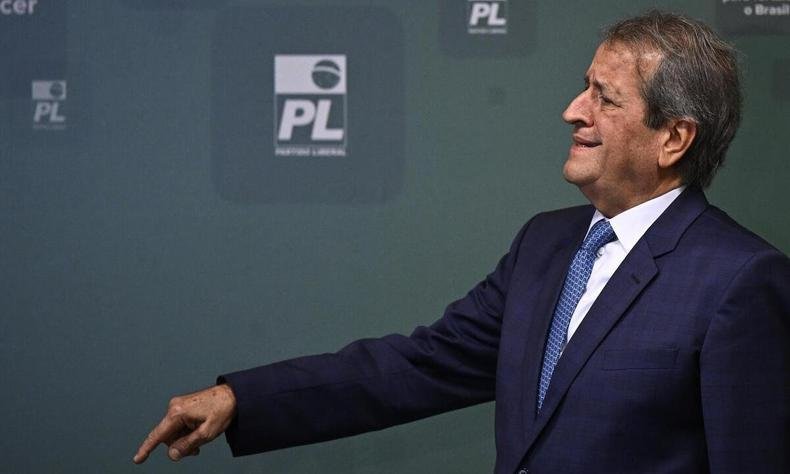 Valdemar Costa Neto assina nota do PL validando reeleição de Lula com ressalvas