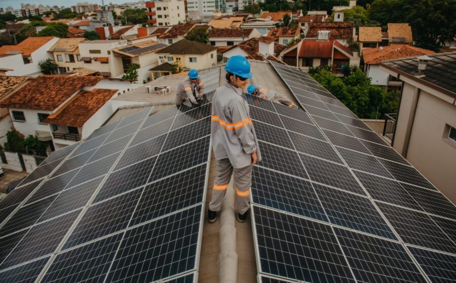 Painéis solares em fábrica de cimento no Paquistão, queda 98% preço