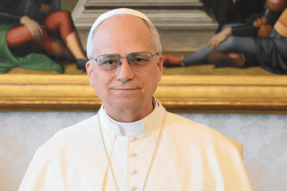 Papa Leão XIV no Vaticano discursando sobre IA e vida humana com cientistas globais