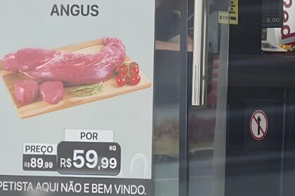 Cartaz "Petista não entra" na fachada do Frigorífico Goiás notificado pelo MJSP
