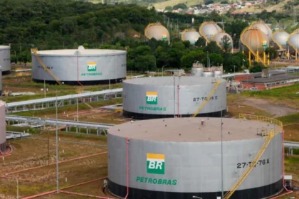 Refinaria da Petrobras operando em capacidade máxima com tanques de diesel