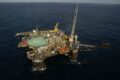 Plataforma de perfuração offshore Petrobras em águas ultraprofundas na margem equatorial brasileira