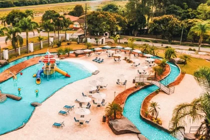 Piscina de hotel com ralos duplos de segurança e sistema de filtragem desligado conforme nova norma dos Bombeiros MS