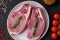 Prato de carne suína crua no restaurante A Casa do Porco em São Paulo