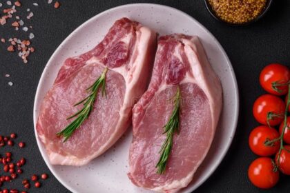 Prato de carne suína crua no restaurante A Casa do Porco em São Paulo