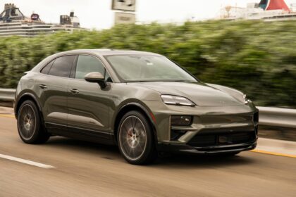 Porsche Macan a combustão 2028 estratégia lucro 387 milhões euros