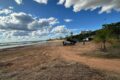 Praia da Graciosa em Palmas com obra de revitalização parada, areia ampliada prometida não entregue e faixa de areia vazia na alta temporada