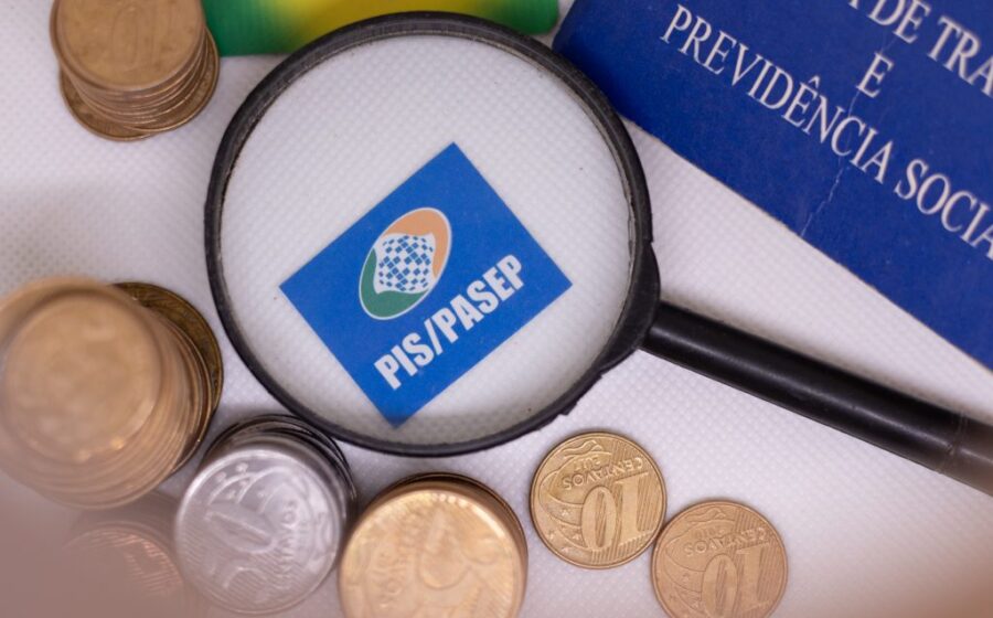 Calendário marcando prazo final 30 de setembro para saque de cotas PIS/Pasep com valor médio R$ 2,8 mil