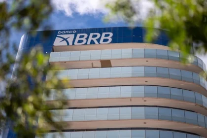 Sede do BRB em Brasília com sobreposição de documentos e valores R$ 120 milhões investigados pelo TCDF