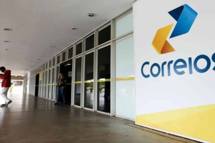 Ministro Dario Durigan assina garantia de R$ 7 bi para empréstimo dos Correios com consórcio de bancos