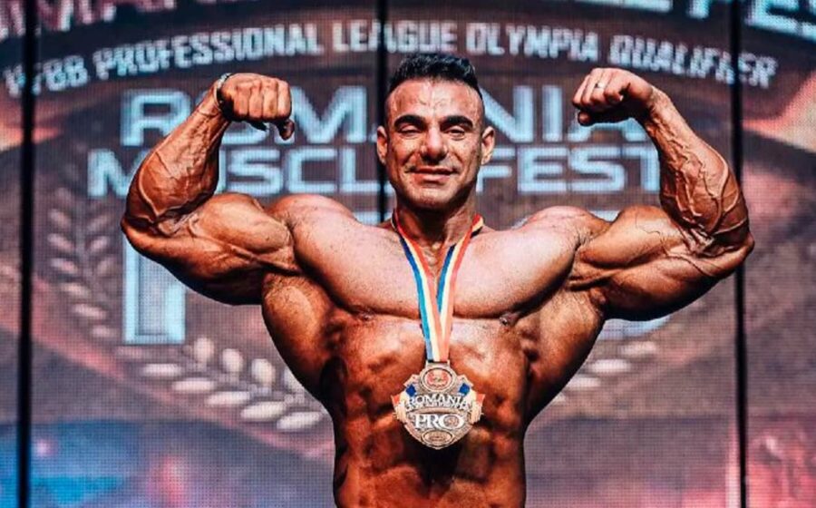 Rafael Brandão em pose de fisiculturismo, transição da categoria Open para Classic Physique