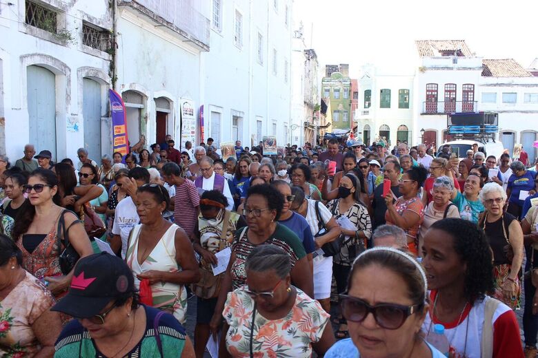 Carreata de Flávio Bolsonaro e ato pró-Lula dividem ruas do Recife em polarização política