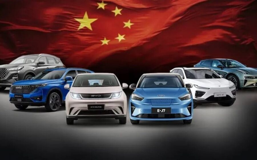 Carros elétricos chineses em porto do Reino Unido com sobreposição de tarifa 45%