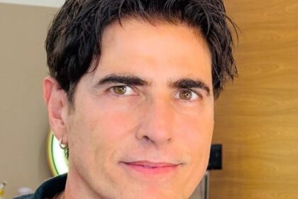 Reynaldo Gianecchini, 51 anos, expressão séria, anuncia fim da vontade de atuar em novelas brasileiras