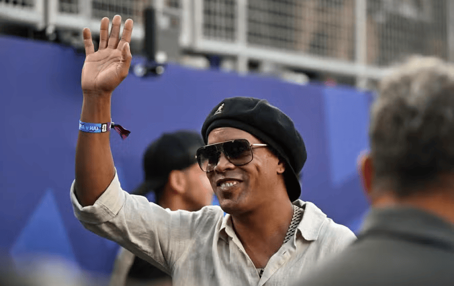 Ronaldinho Gaúcho aos 46 anos vestindo camisa do Ravenna FC Itália 2024