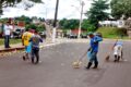 Calçada limpa em frente à Escola Guiomar Camolesi em Sorocaba no segundo turno das eleições, sem santinhos no chão