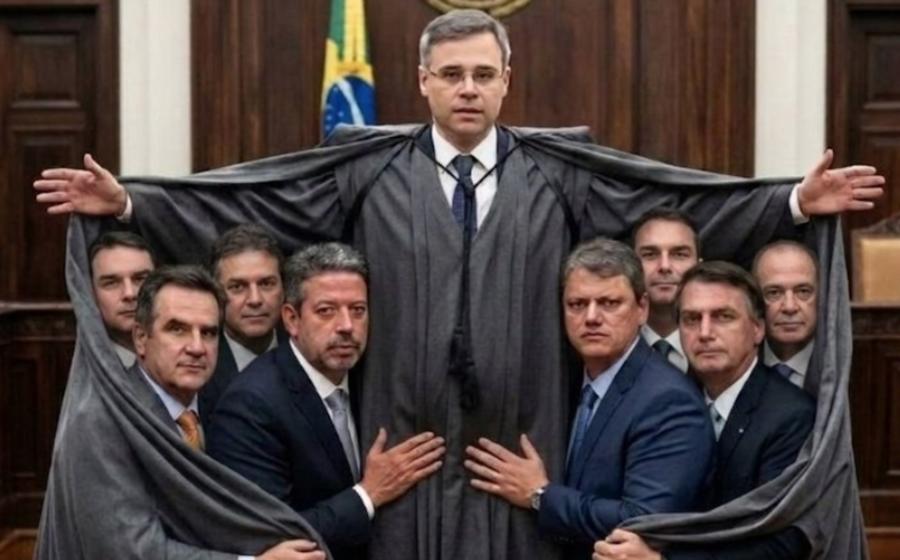 Senador Flávio Bolsonaro desembarca em Miami após STF negar buscas em seus endereços