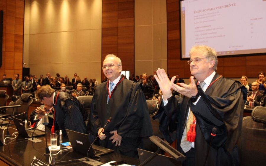 Ministro Alexandre de Moraes do STF decide soltura de desembargador com tornozeleira e transferência de Rodrigo Bacellar