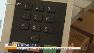 Eleitor consulta local de votação no aplicativo e-Título do TSE antes do segundo turno