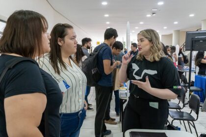 Fachada da Escola de Tecnologia Engenheiro Sampaio em Teresina com banner da Semana Tech