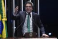 Senador Flávio Bolsonaro em coletiva no Senado admite não haver provas de fraude nas eleições 2026