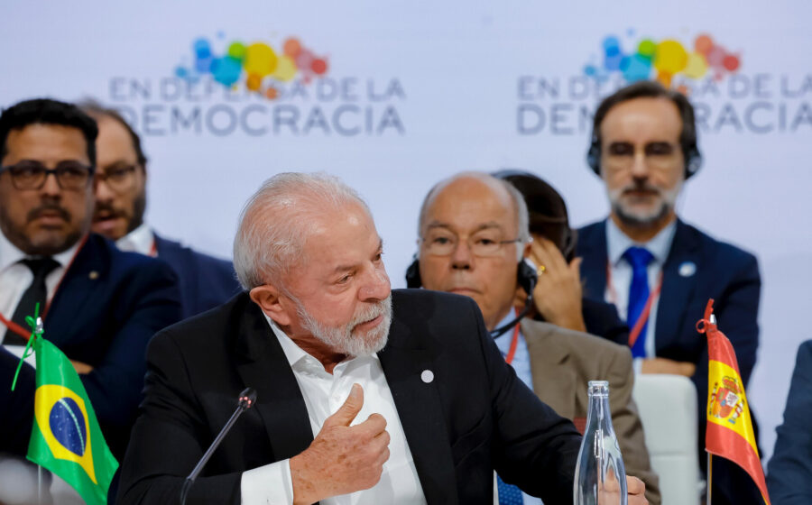 Flávio Bolsonaro entrega quebra de sigilo ao TSE e desafia Lula a abrir cartão corporativo