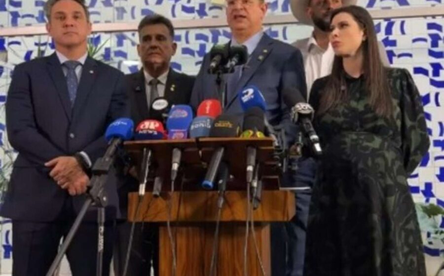 Deputado Sóstenes Cavalcante (PL-RJ) discursa na Câmara dos Deputados criticando cobertura da imprensa sobre família Bolsonaro nos EUA