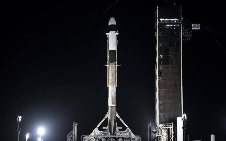 Starship da SpaceX decola enquanto Falcon 9 e Dragon são aposentados ao fundo