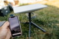 Satélite Starlink conectando smartphone, símbolo da disrupção no mercado móvel dos EUA