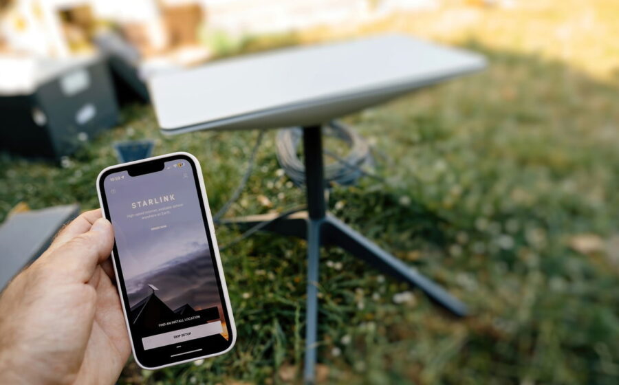 Satélite Starlink conectando smartphone, símbolo da disrupção no mercado móvel dos EUA
