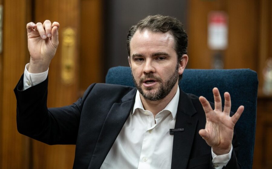 Ministro Dario Durigan anuncia superávit primário 2027 com rearranjo fiscal de R$ 20 bilhões no Orçamento