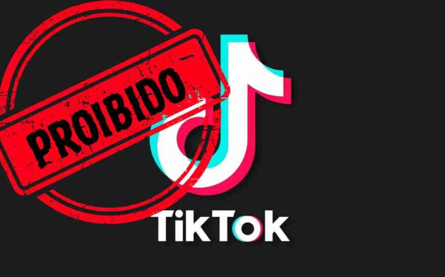 Ashwagandha proibida pela Anvisa no Brasil: frasco de suplemento com alerta de risco hepático e venda ilegal no TikTok