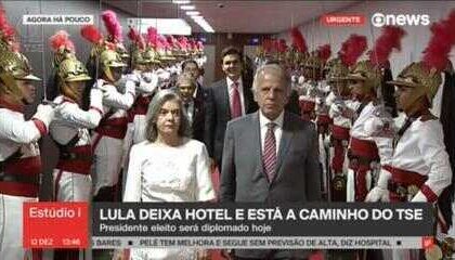 Manifestantes em frente ao TSE em Brasília após suspensão de vídeo de Lula às vésperas do segundo turno