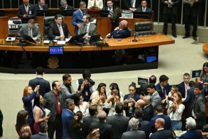 Ministro do TSE Floriano de Azevedo Marques em sessão plenária decidindo sobre canal Exército do Lula no WhatsApp
