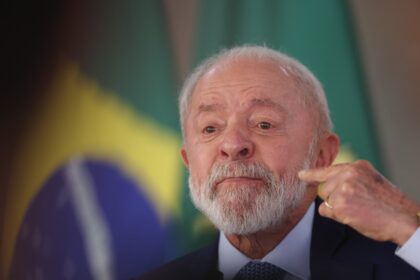 Ministro Kassio Nunes Marques do TSE determinando prazo de 24h à Meta sobre canal Exército do Lula no WhatsApp