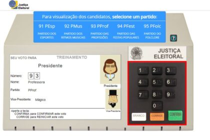 Urna eletrônica em seção eleitoral com horário estendido até 19h para 2º turno das eleições 2024