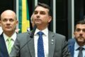 Ministro do TSE determina revisão humana da Meta sobre remoção de vídeo de MC Cabelinho contra Flávio Bolsonaro