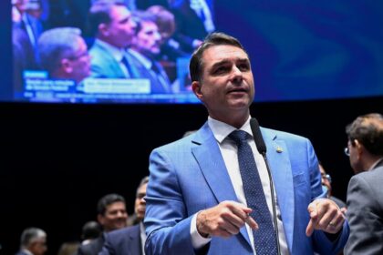 Ministro do TSE Ricardo Villas Bôas Cueva determinando revisão humana de moderação da Meta
