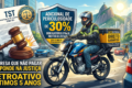 Motociclista entregador com capacete e mochila térmica Ambev pilotando moto em rua urbana