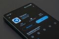 Smartphone Android exibindo tela de chamada do Telegram com alerta de vulnerabilidade crítica de segurança