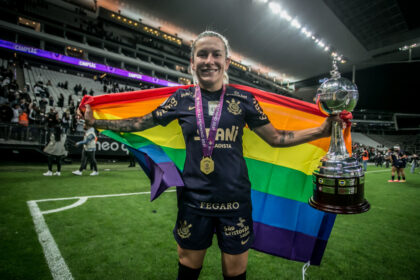 Três jogadoras de futebol feminino: Bia Menezes, Raissa Bahia e Tamires, finalistas a melhor lateral-esquerda