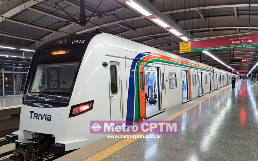 Trem da Trívia Trens na linha 11-Coral da CPTM na região do Alto Tietê